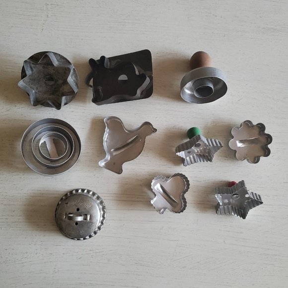 Lot of 10 Vintage 1930s-1960s Cookie/Pastrie Cutters - Picture 2 of 4